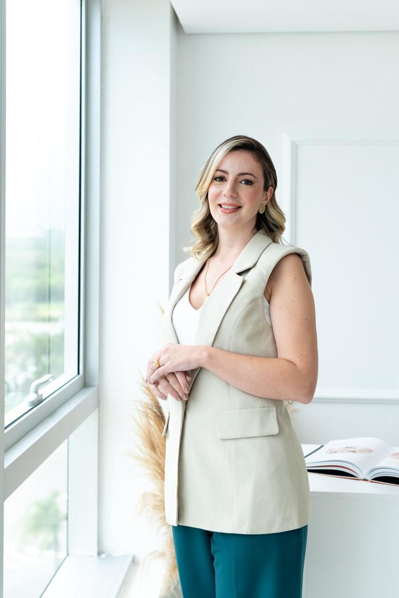 Dra. Bruna Zacconi em seu consultório